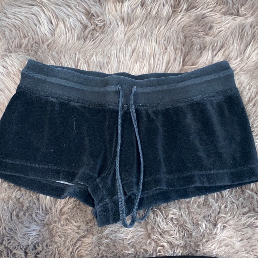 Black shorts - Picture 2 of 2